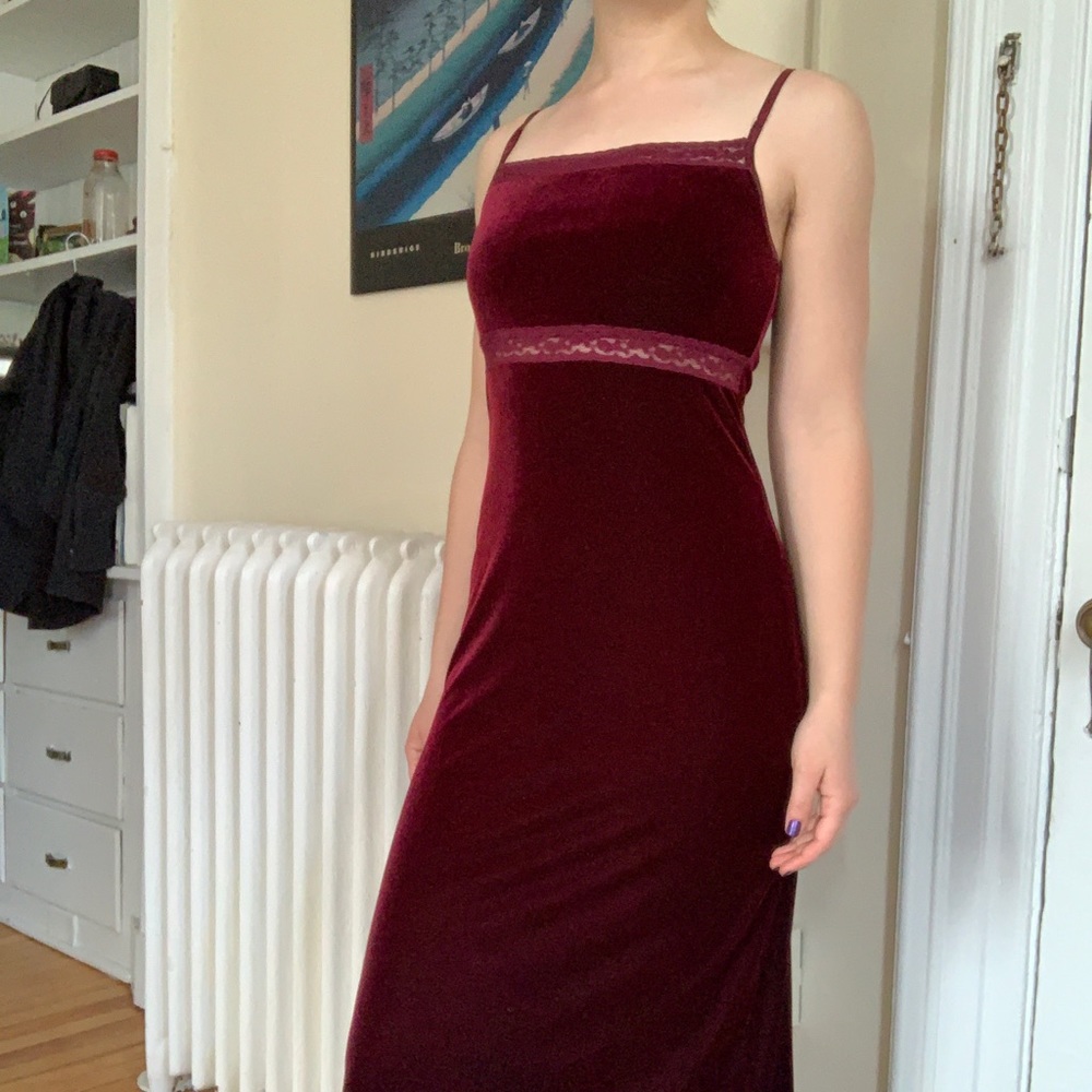 Sold 🏷 || Vintage || Burgundy Velvet 90s Dress